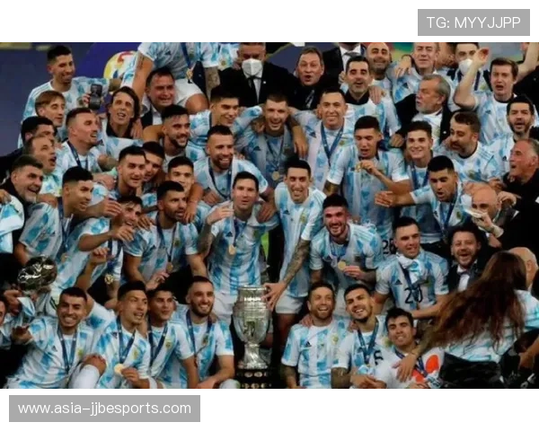 从草根少年到绿茵传奇探寻一代足球明星的成长与辉煌历程