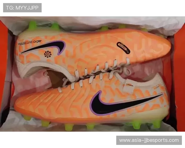 全新GX足球鞋三文鱼系列亮相 专为球场速度与精准设计