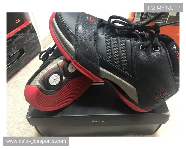 球星们的足球鞋选择背后隐藏的秘密与个性化定制解析 球星们的足球鞋选择背后隐藏的秘密与个性化定制解析