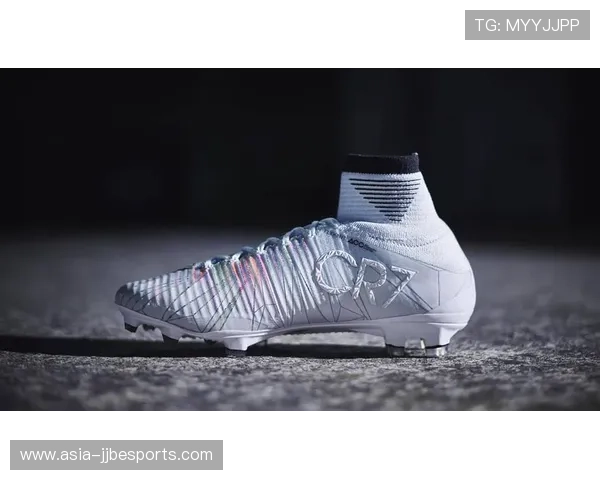 足球明星签名鞋市场价值分析及收藏潜力探讨