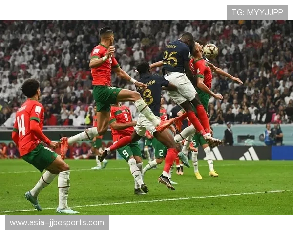 足球赛场惊现奇迹一刻球星脚下生风踢爆足球惊艳全场视频回放 足球赛场惊现奇迹一刻球星脚下生风踢爆足球惊艳全场视频回放